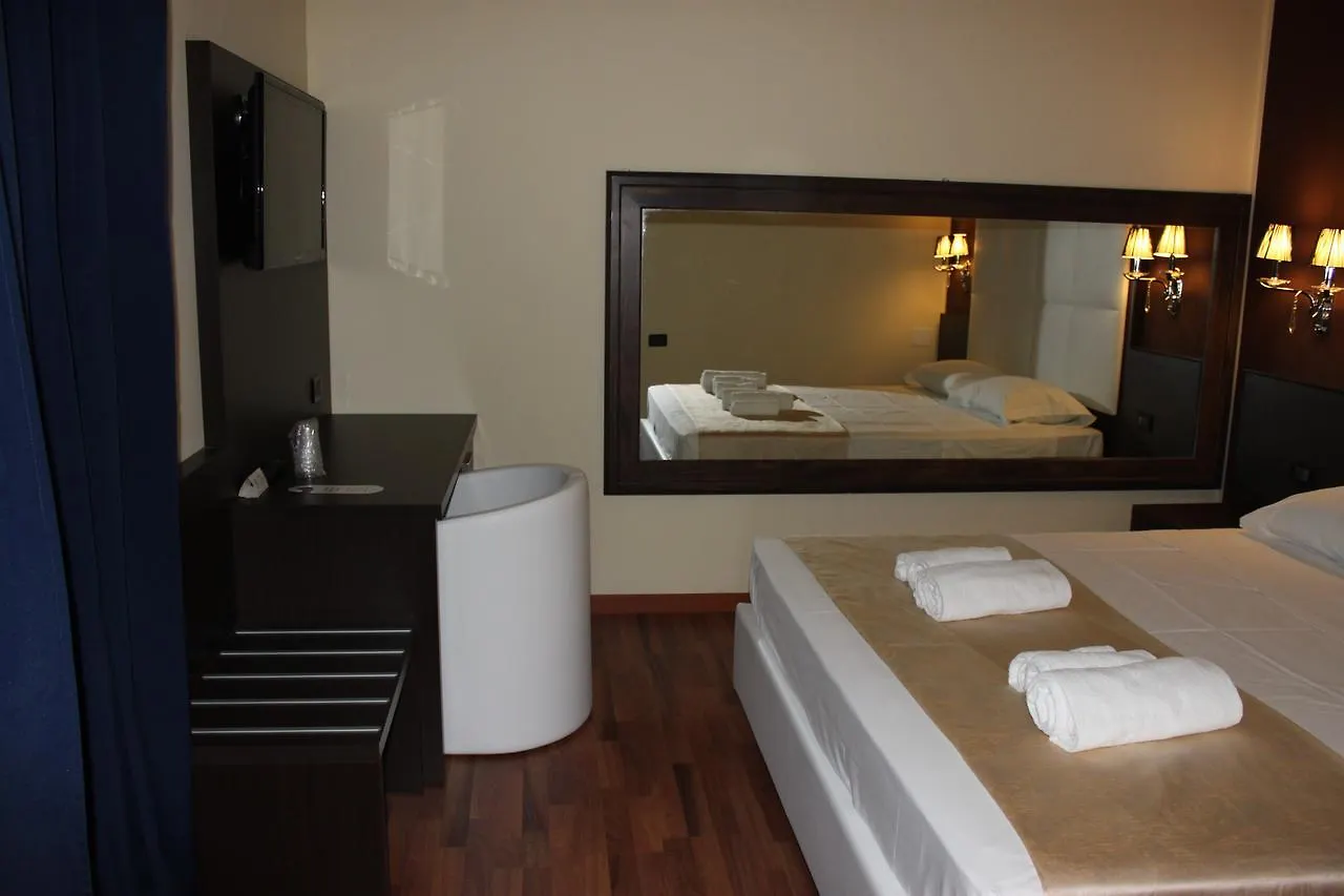 Momi'S Hotel Cavarzere 3*,