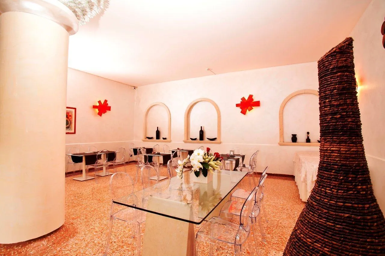 Momi'S Hotel Cavarzere Italie
