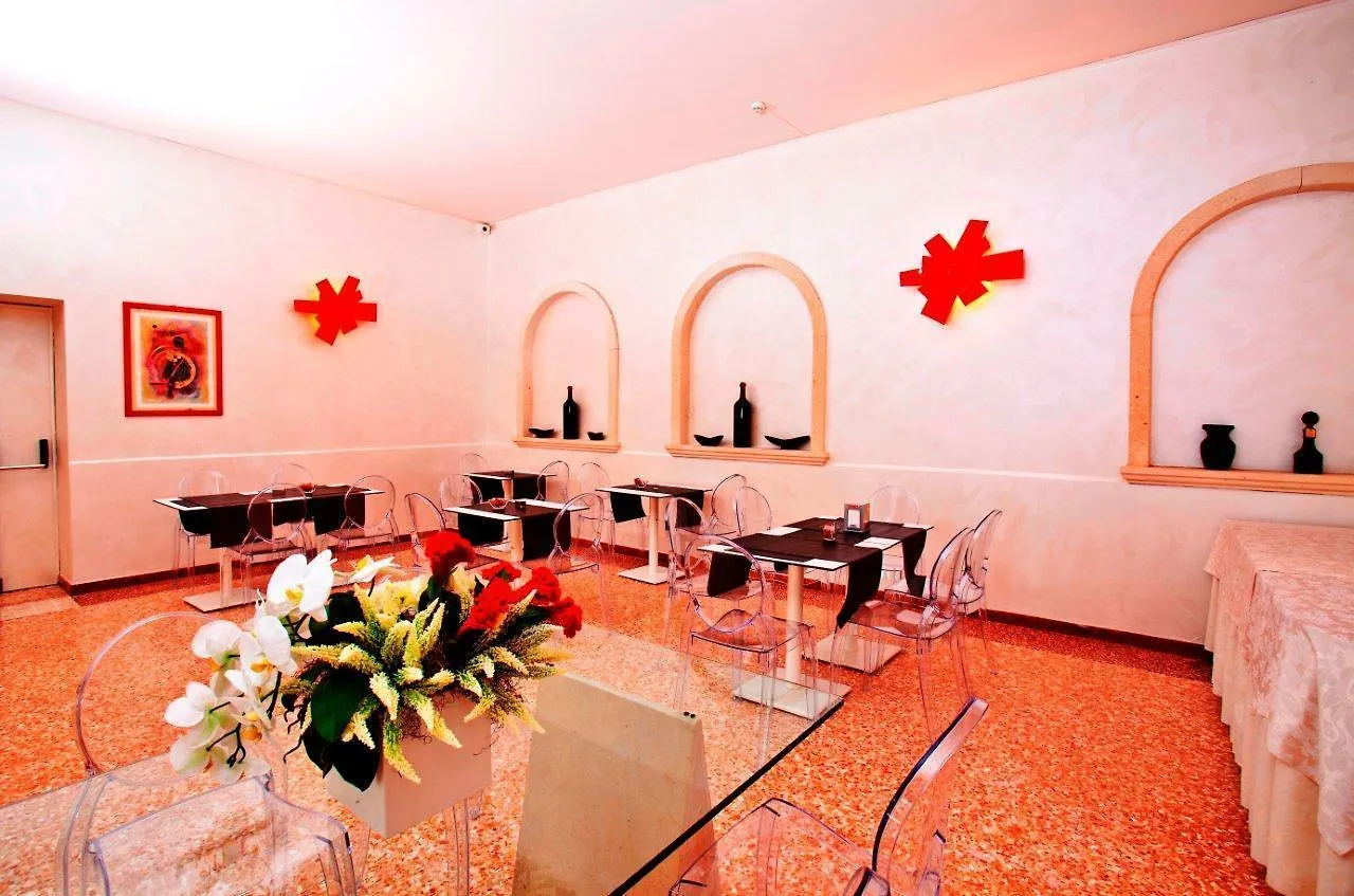 Momi'S Hotel Cavarzere 3*,